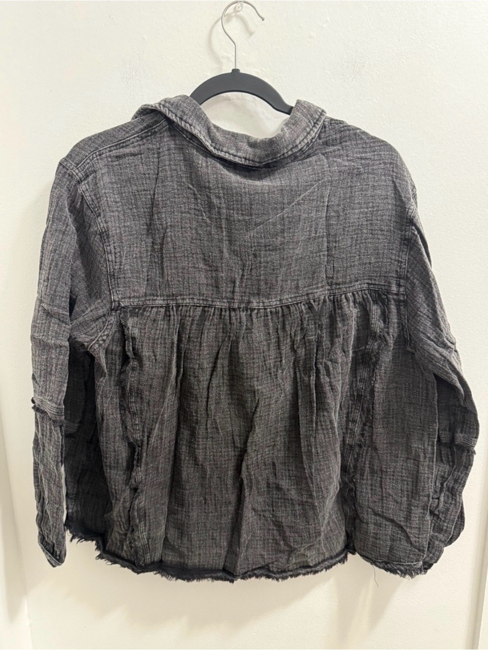 NWT eesome Washed Charcoal Hooded Gauze Shirt, Size Small - Picture 2 of 2